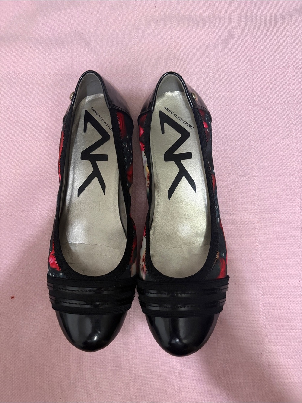 Anne Klein Black Floral Cap-Toe Ballet Flats with Red Accents